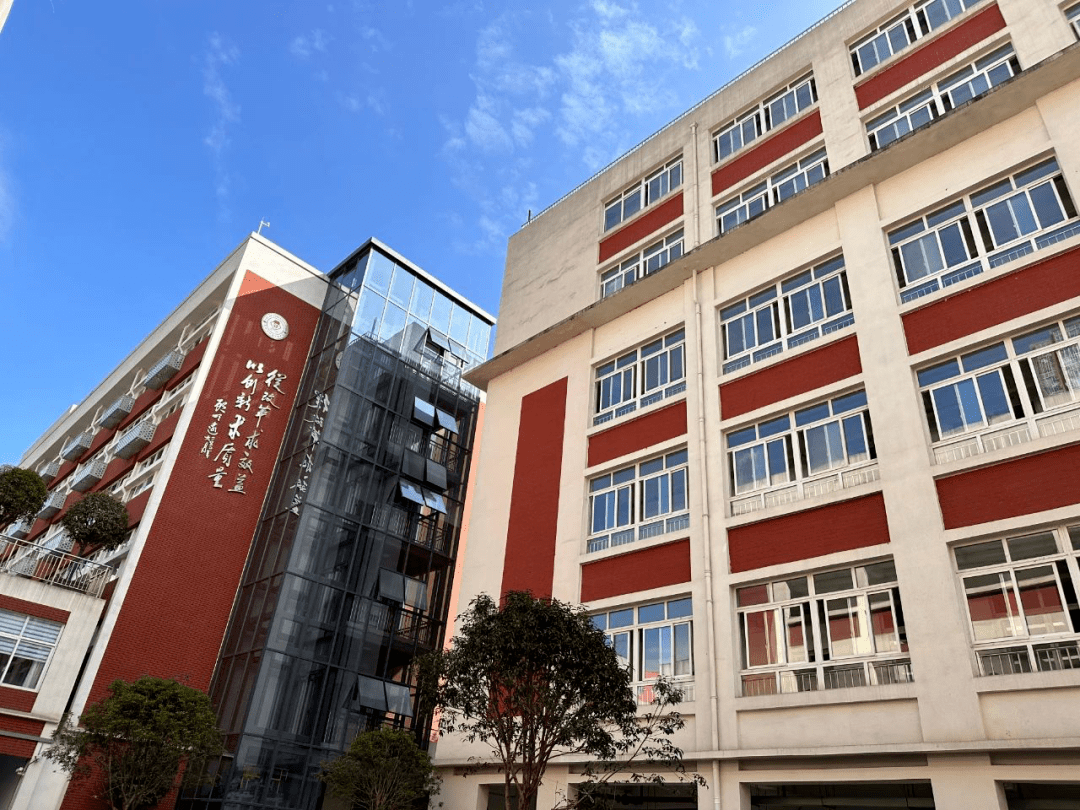 年创办的"四川公立外国语专门学校"和1935年创建的省立成都女子中学