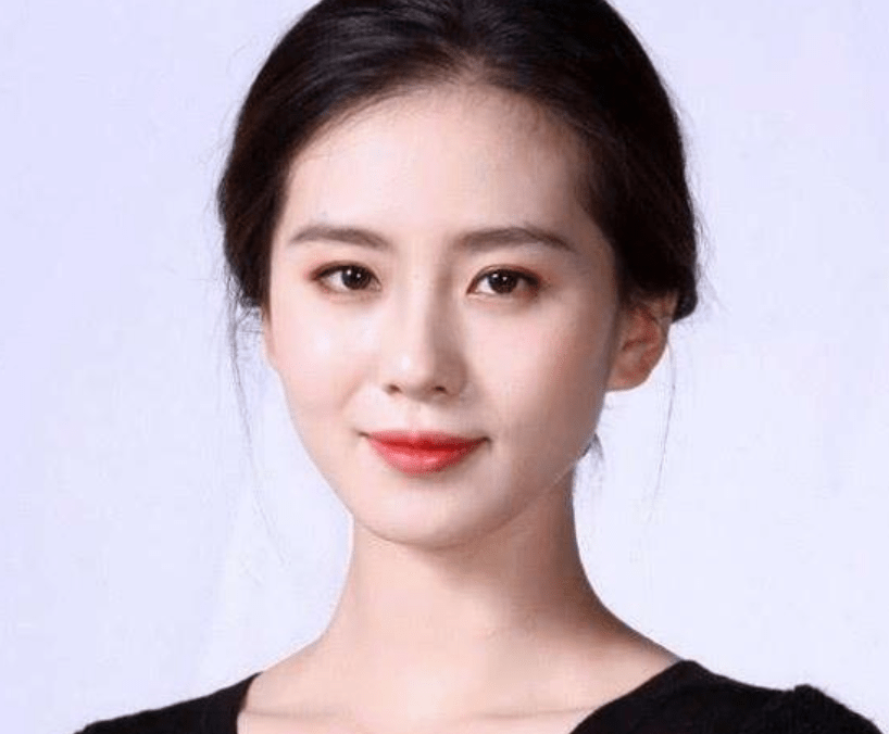 36岁刘诗诗复出大变脸,颧骨高耸眼窝凹陷,代言抗老美妆太打脸_状态