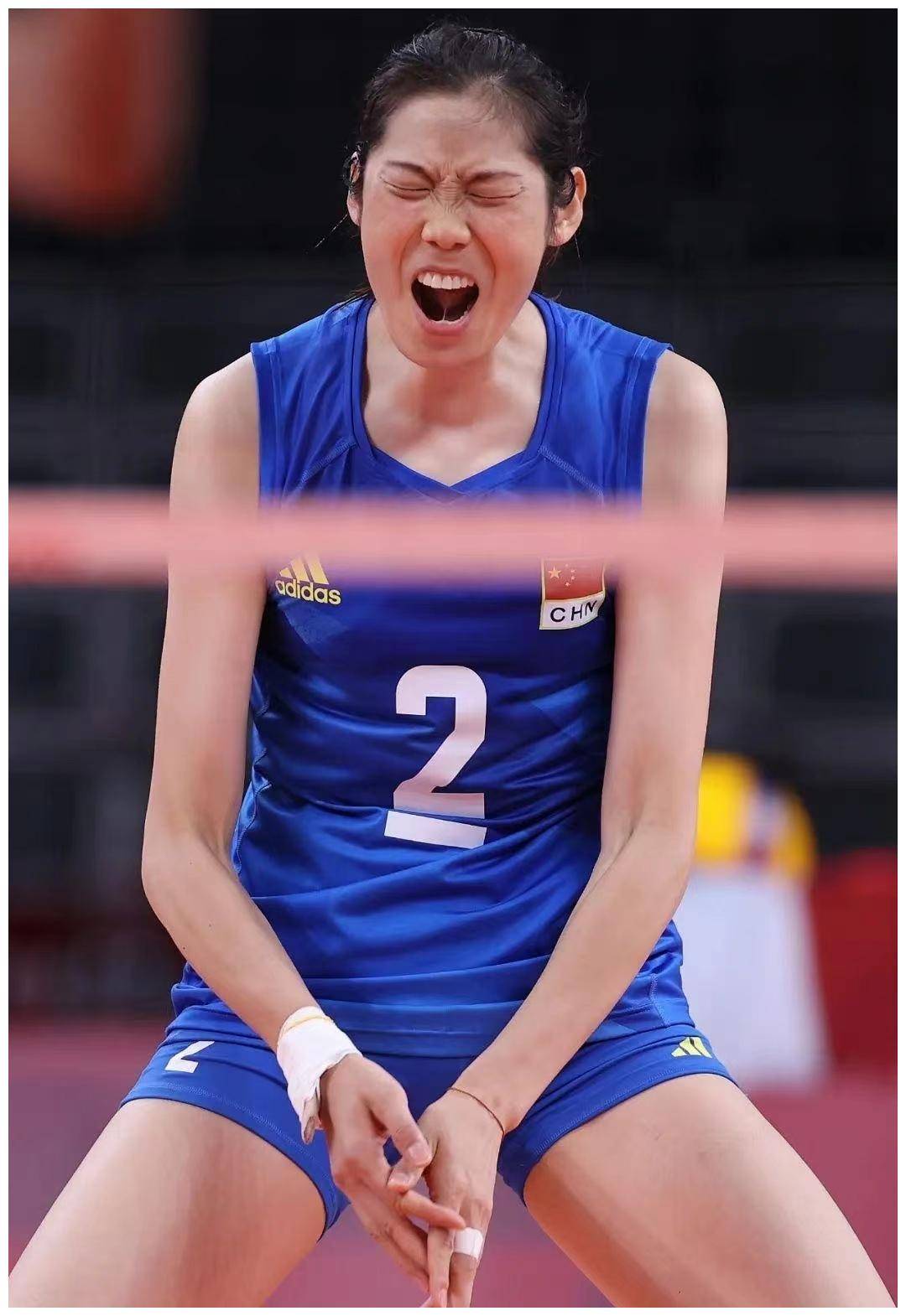 虽然争议不断,但主教练蔡斌或许已经为朱婷做好了不再重返女排的打算.