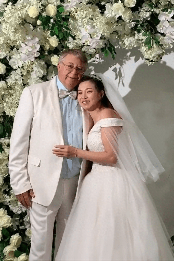 李燕嫁美国老公图片