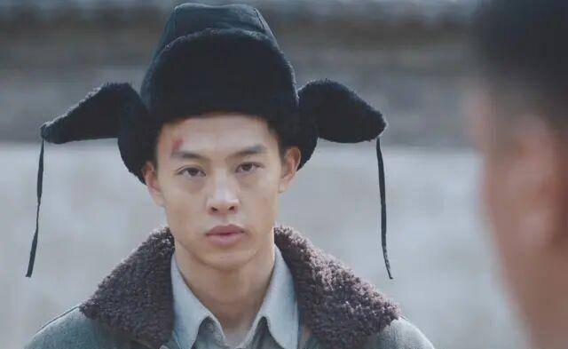 新世界》徐天为了讨好田丹,逼得老爹拿雷玩命,假豪横真混蛋_金海_灯罩