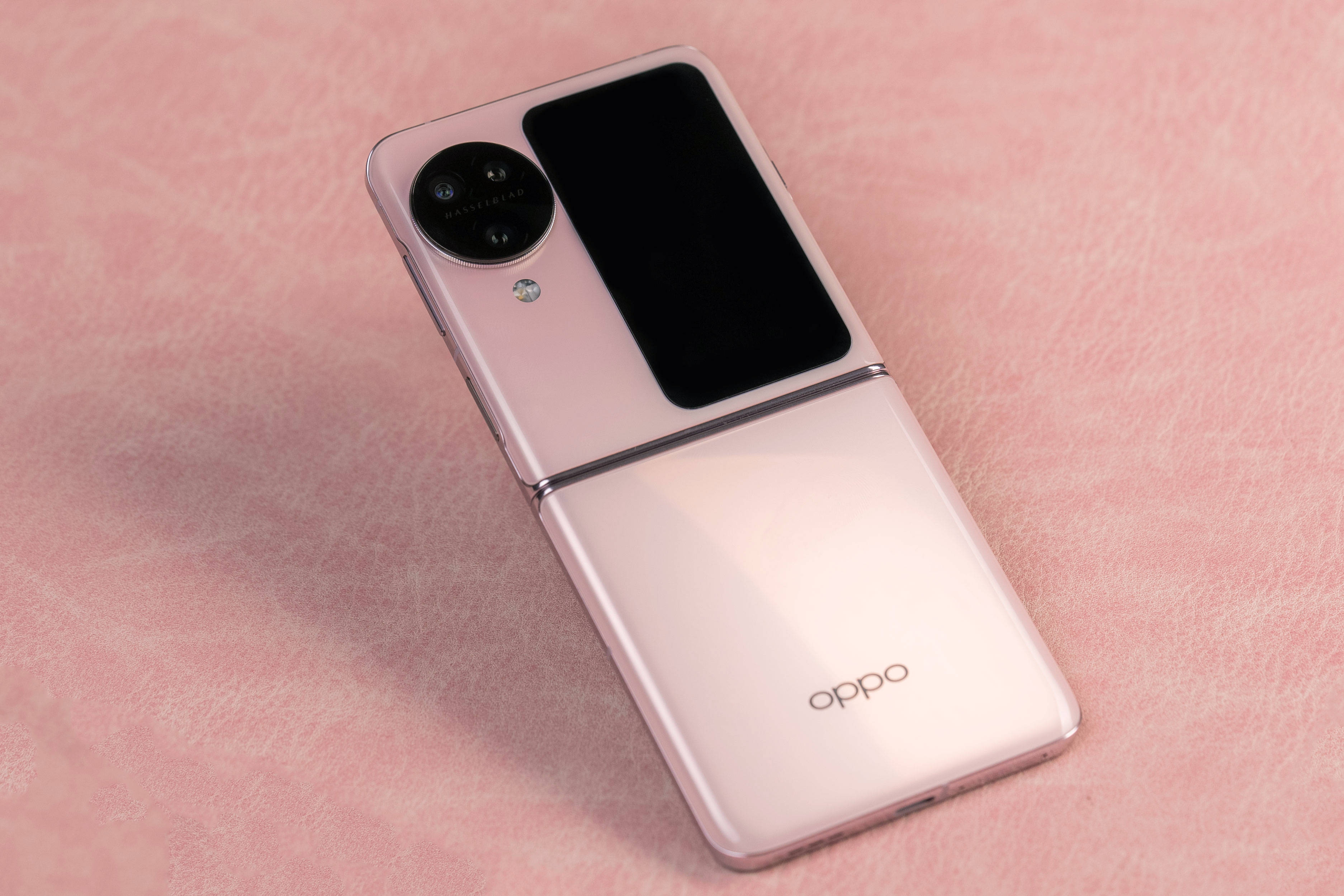 oppo find n3 flip薄雾玫瑰图赏:一眼心动的小粉折叠