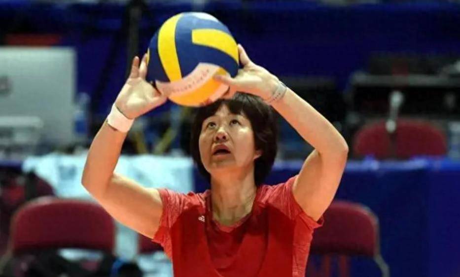 郎平加盟国外体育悬念曝光,年薪创最高,成我们队强敌_排球_女子_教练