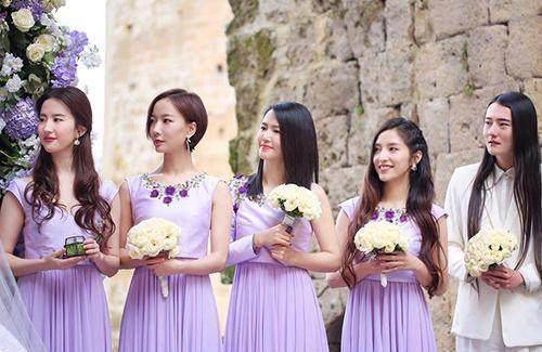 林心如大婚的时候,请了大半个娱乐圈,没见刘亦菲出席.