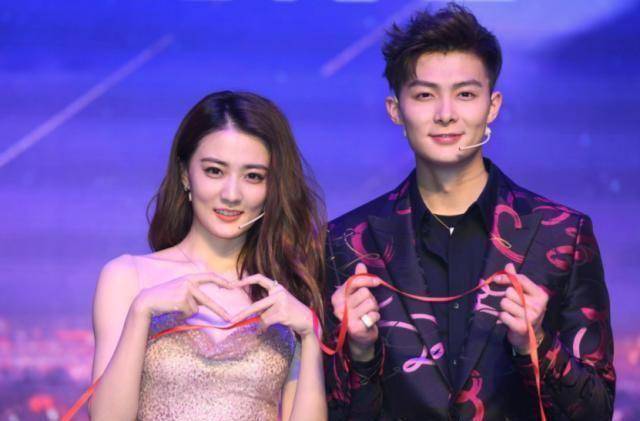 如今吴倩与张雨剑的操作与徐璐张铭恩一样,即使被实锤也不发声,这恰好