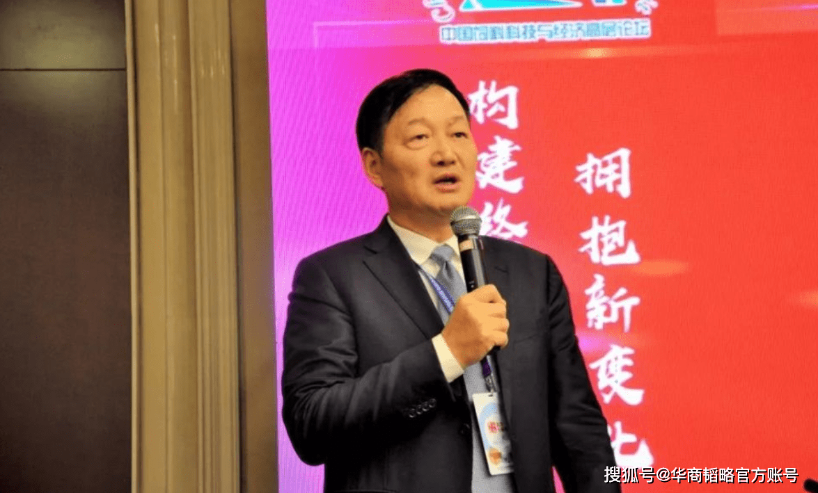 有了父亲养猪的前车之鉴,秦英林一点也不敢马虎,为了照料小猪,他甚至