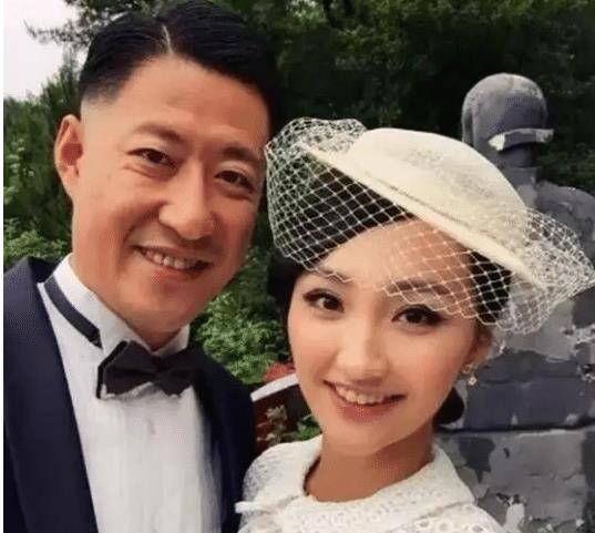 演员于震有5个孩子要养,只能把"破旧的老房子"当豪宅住_区域_褐色