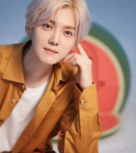 曝鹿晗家庭背景,早期留学对外特别低调,和关晓彤门当户对_爸爸_网友