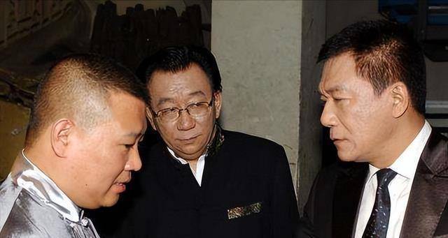 也是郭德纲的伯乐,那一年张文顺60岁,郭德纲25岁,两人加上李菁一起开