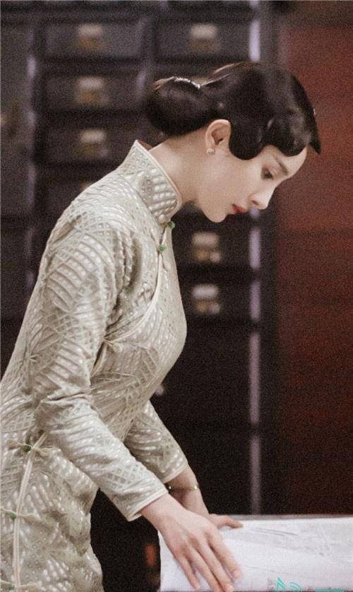 杨幂片场拍摄花絮揭晓,旗袍高跟鞋开启高能模式_戏份_造型_穿着