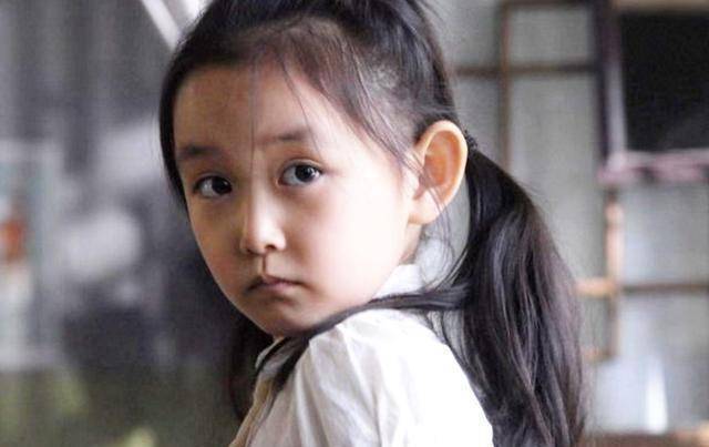 蒋依依长大了,从小姑娘变成大美人,基因好就是为所欲为啊_什么_时候