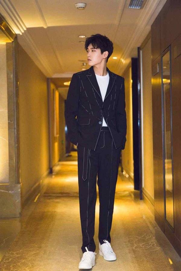 邓为183,徐开骋比王一博高好多,陈星旭腿太惊人_身高_图片_来源