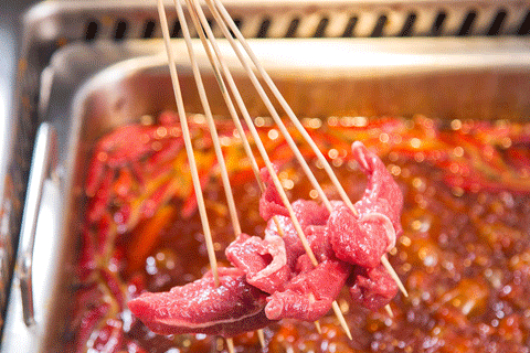 重庆人排队排到堵车的火锅,涮牛蛙谁能抵挡得住?_带着_口感_入口