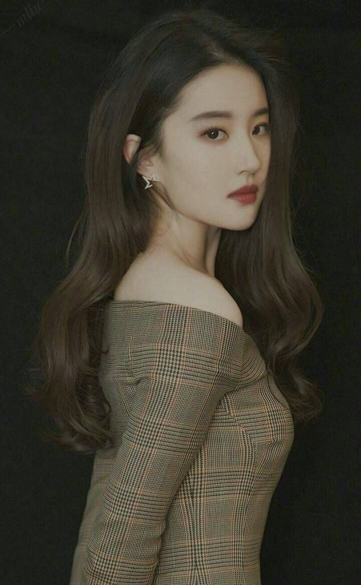 刘亦菲过34岁生日,王语嫣小龙女无人超越,神仙姐姐太美了_角色_风格