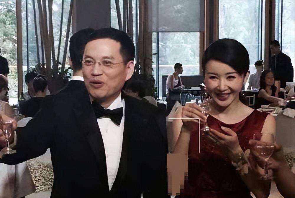 孙菲菲后续被欺负,多次传出无效后被迫退圈,导演张汉杰丑闻被扒_李玟