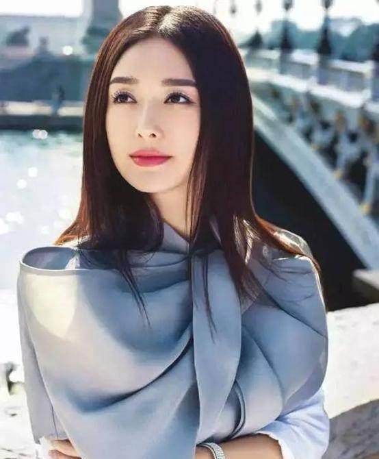 曾受琼瑶大赞一手好牌的秦岚却硬生生毁了它_网友_李小璐_霍思燕