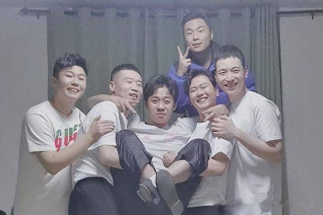 德云社张九龄追星成功,却被自家粉丝调侃,评论区画风直接跑偏_九龙