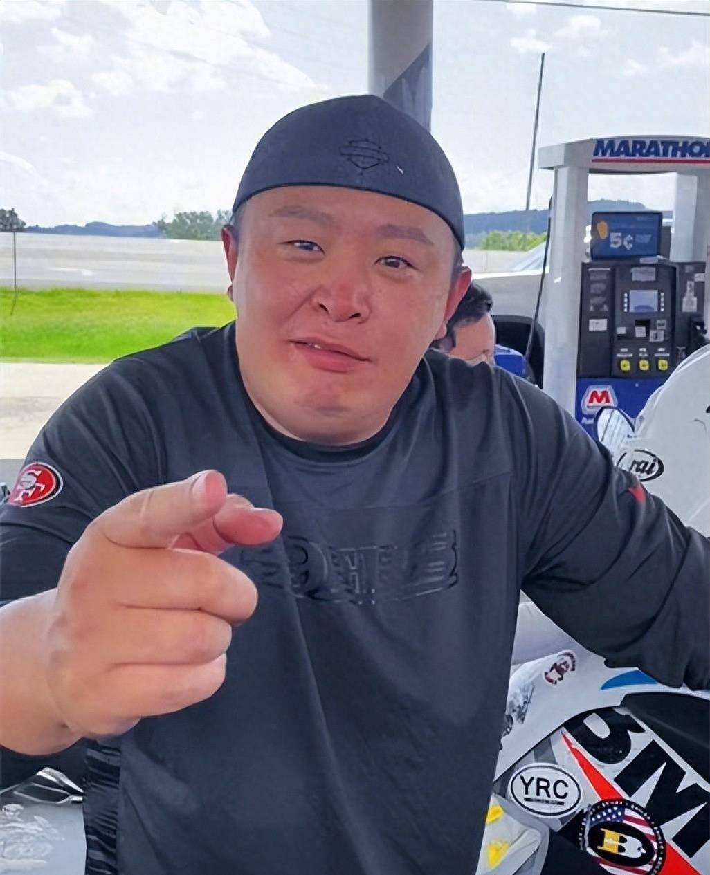 德云社阎鹤祥晒出照片遭网友调侃,壮壮趴在地上开始耍流氓_长春_摩托