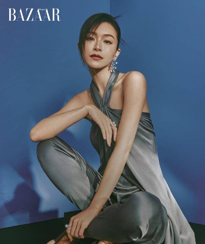 女演员文咏珊登上五月封面,身穿多款酷炫服装拍摄写真,凸显时尚与艺术