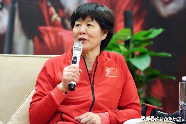 郎平因"执教日本"深夜发文,评论区沦陷_中国女排_队伍_教练