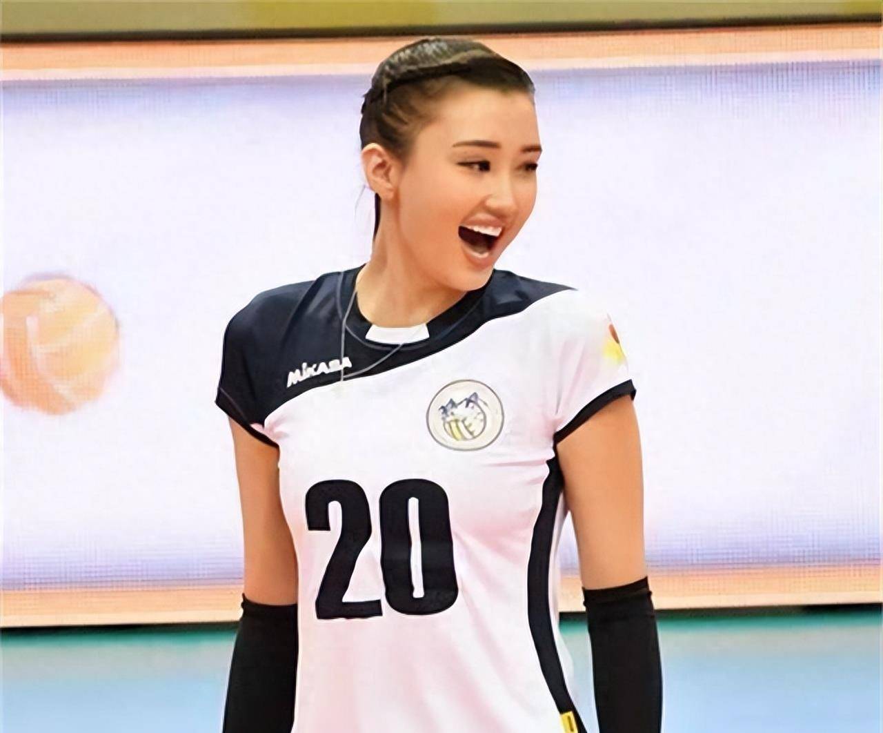 身高1米82颜值身材完美,嫁入豪门后退役_萨宾娜_排球_媒体