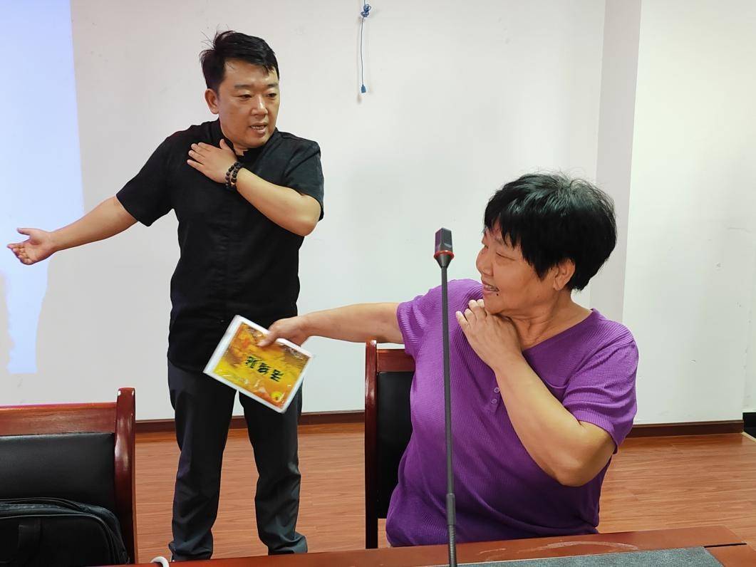 "美丽家乡·关爱行"社区健康公益活动走进丰台区赵辛店村_村民_服务