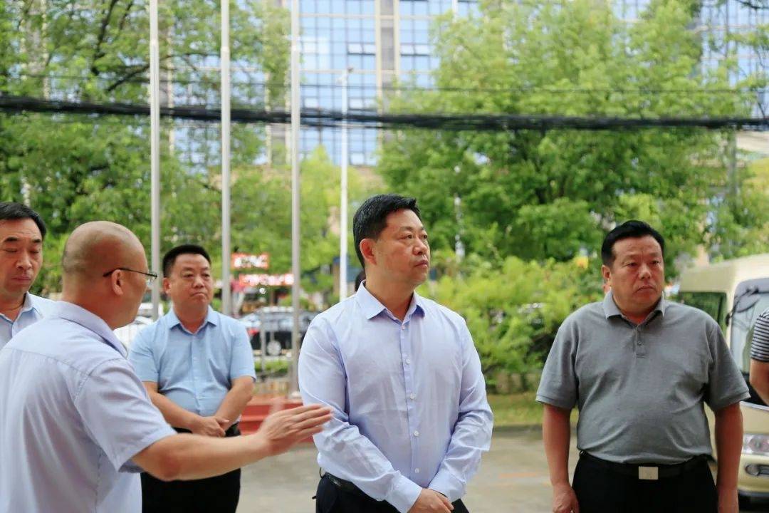 会前,龚总及公司相关负责人热情欢迎并接待了河南省漯河市委副书记