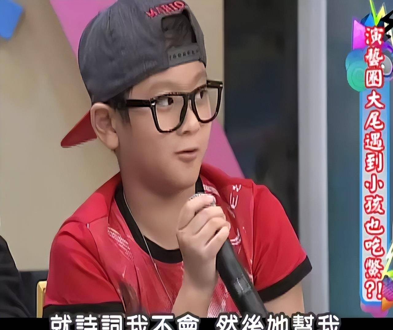 邱煌炜内心对生母陈宝莲有着深深的向往和追忆,同时