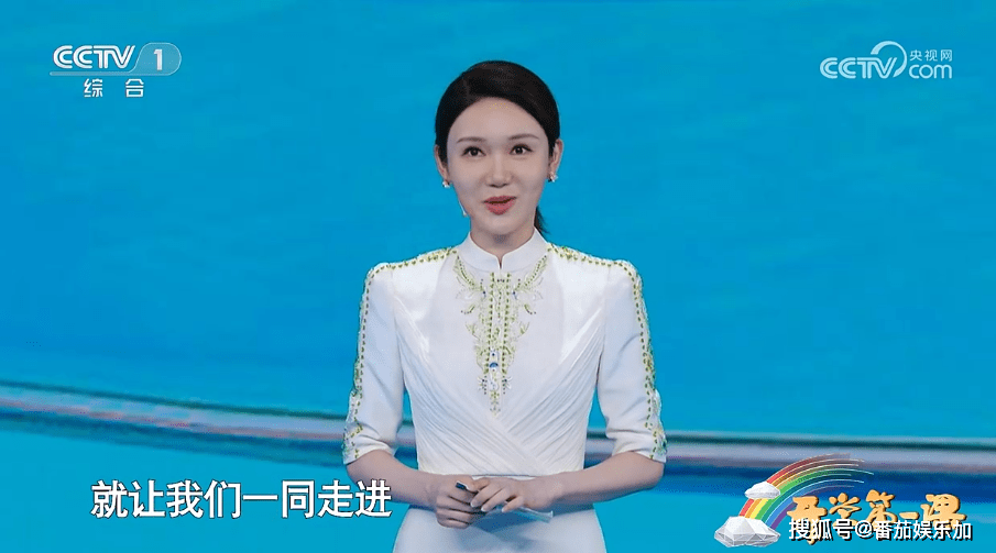 央视《开学第一课》主持阵容调整,龙洋被重用,王佳宁泪洒现场