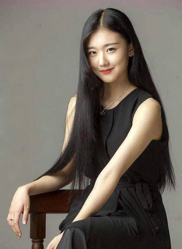 《枕上书》的成玉元君,杨幂旗下艺人,新剧饰演一只猫"米小七"_袁雨萱