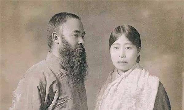 张家的老夫人看到这种情况,喜出望外.