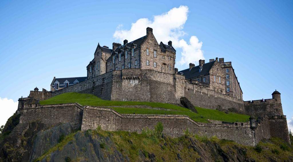 欧洲中世纪13000座城堡:从城堡的兴衰,粮食供应和防御谈起_建筑_贵族