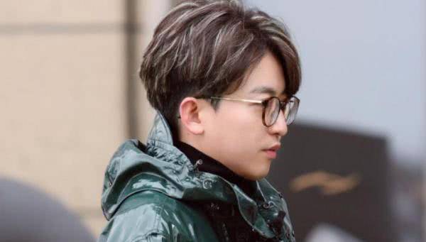 跑男团里都说鹿晗颜值最高,直到总导演姚译添偶然入镜大家才惊呼鹿晗