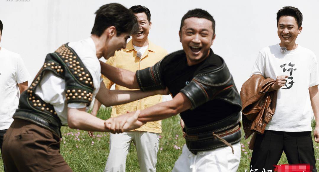 杨帆:同事情深胜兄弟,在听到小尼受伤后竟"吓得出了一身冷汗"_留言道