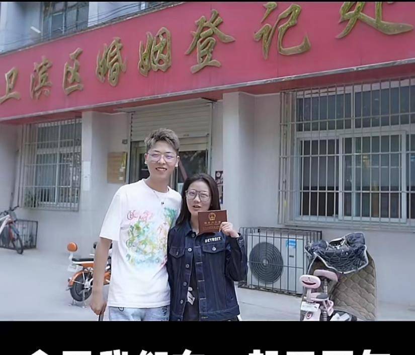 双胞胎儿子已三岁,未婚先孕原因曝光_蒙安_夫妇_男方