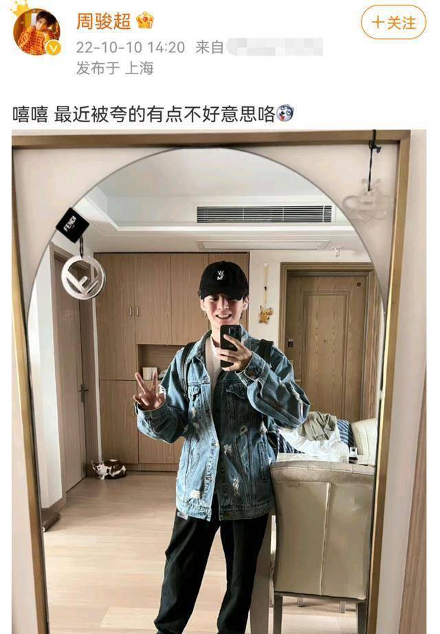 而在《唐诡》之前,周骏超就曾在胡一天版《绝代双骄》中,一人分饰江琴