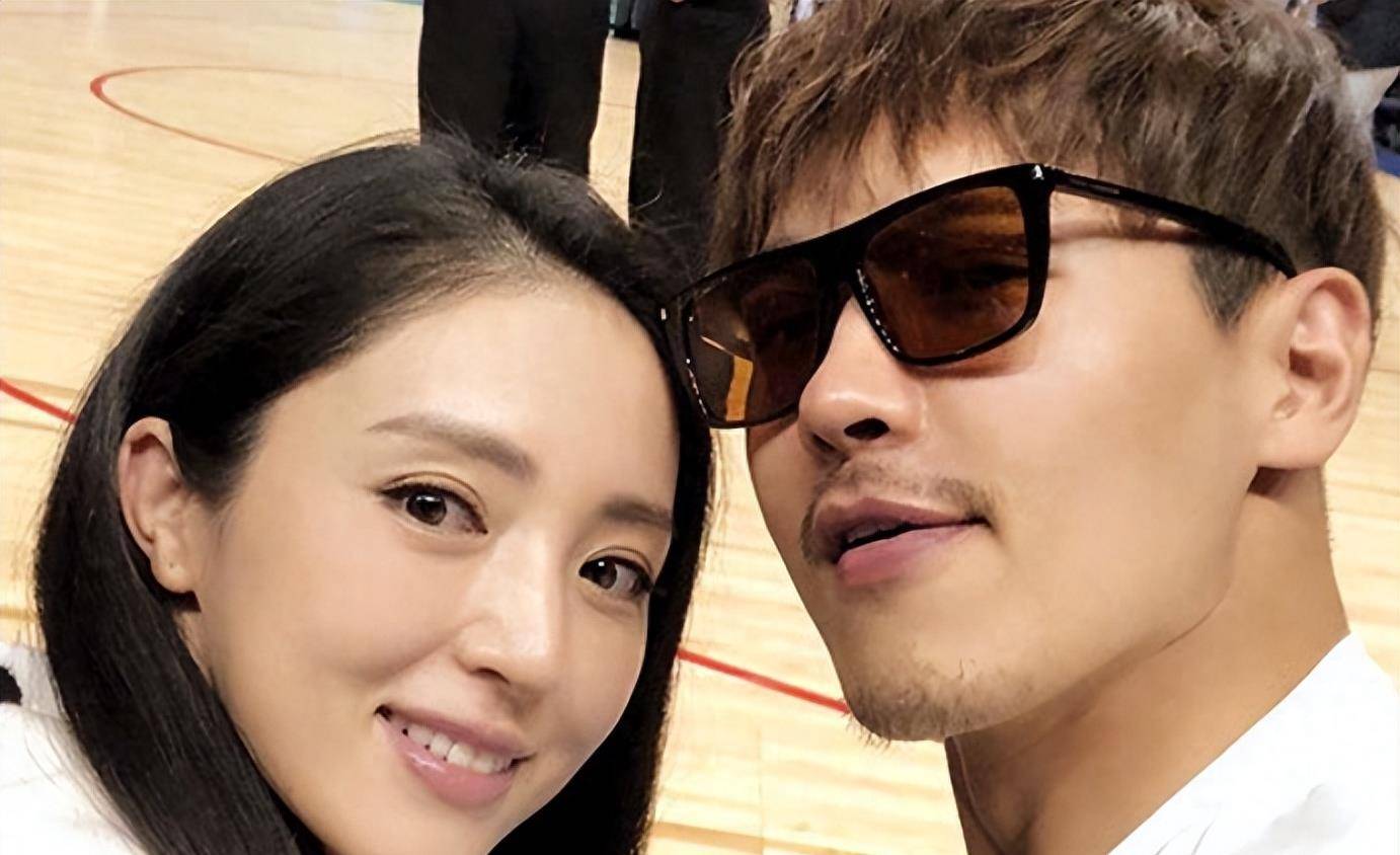 然而,高云翔和董璇都是慢速球员.董璇说他喜欢热爱健身和运动的男孩.