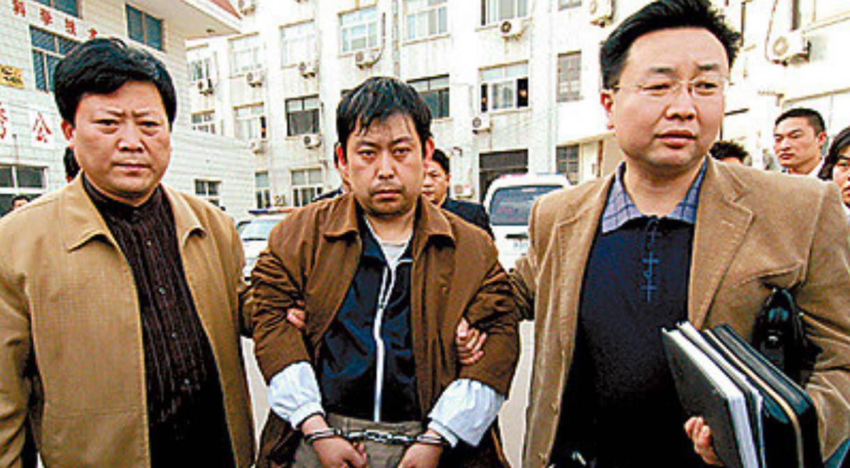 而就在警方忙于寻找任晓峰下落的同时,另一路寻找马向景的警方于18日