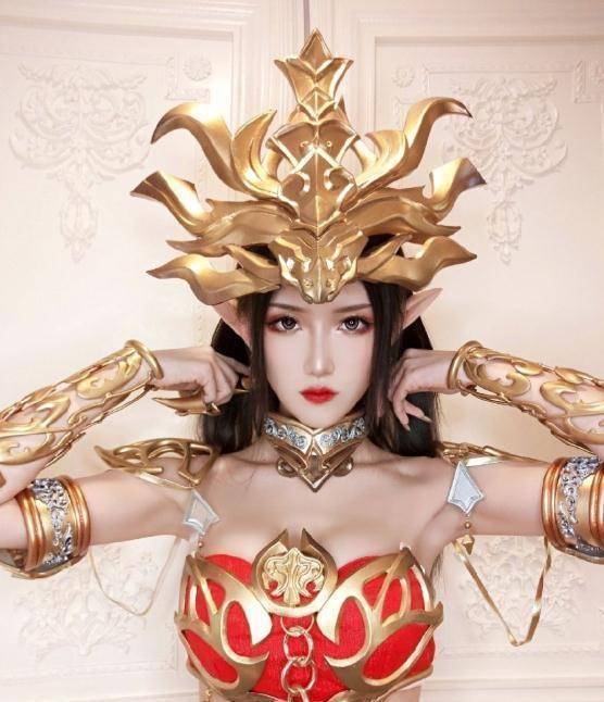 得知这是腐团儿自己量身定制的,腐团儿表示:"美杜莎女王做好了大半年