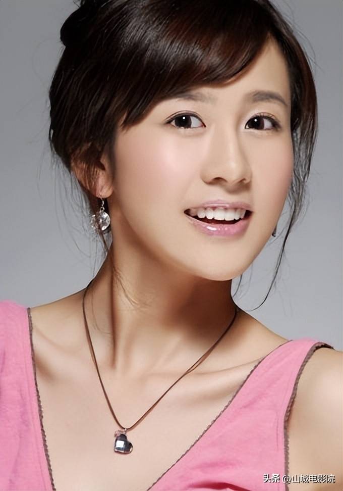 回国后与颜末相恋,并在傅小司的新书发布会上为了保护他而打伤丁易阳