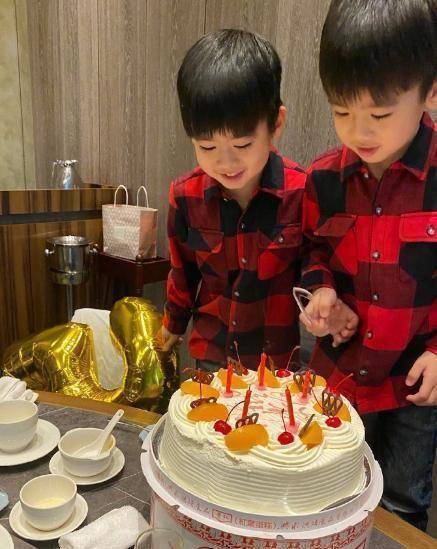 林志颖:为异卵双胞胎爱子5岁庆生,一个长得像爸爸而一个像妈妈_kyson