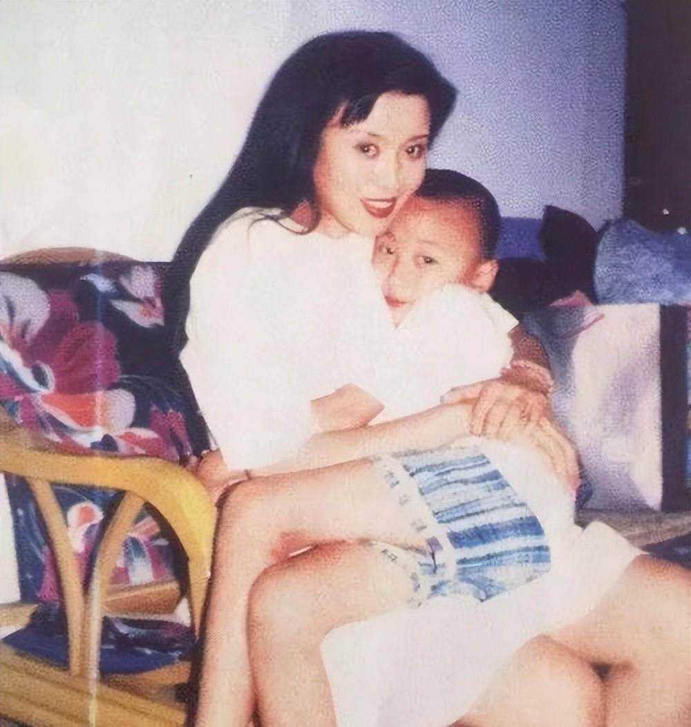 "影后"丁嘉丽年轻时没有照顾好自己的下半身,现在后悔了