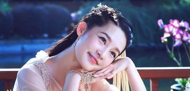 李沁作品刷屏大红大紫但很低调,上《天天向上》后却遭遇是非缠身_因为