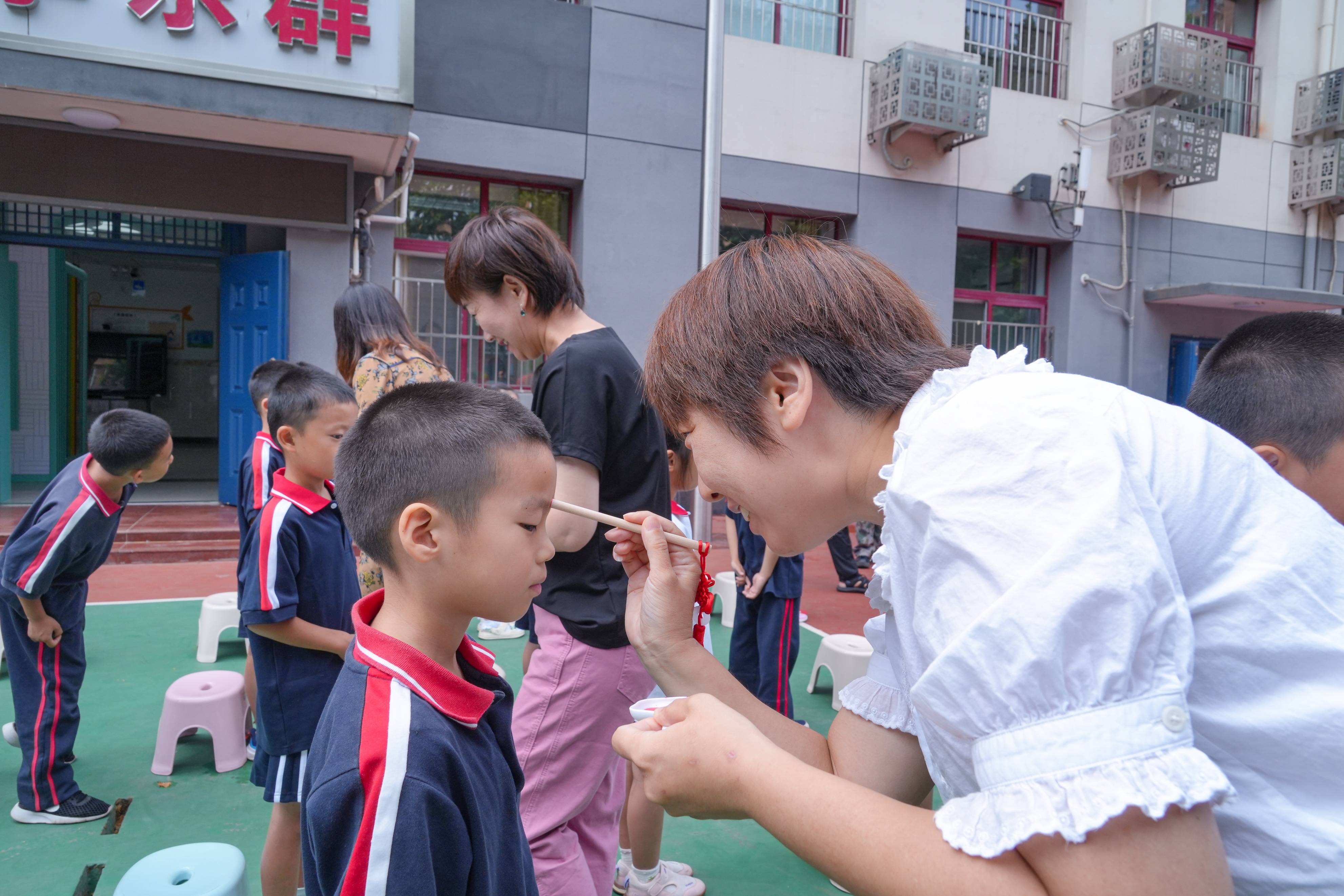 北京市通州区官园小学举行新生入学礼和开学第一课_家长_知识_季节