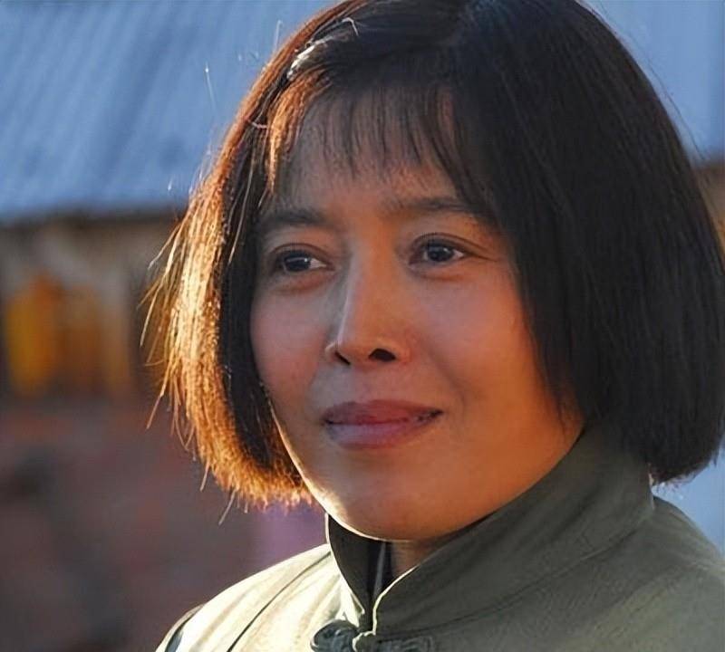 "影后"丁嘉丽年轻时没有照顾好自己的下半身,现在后悔了_父母_生活