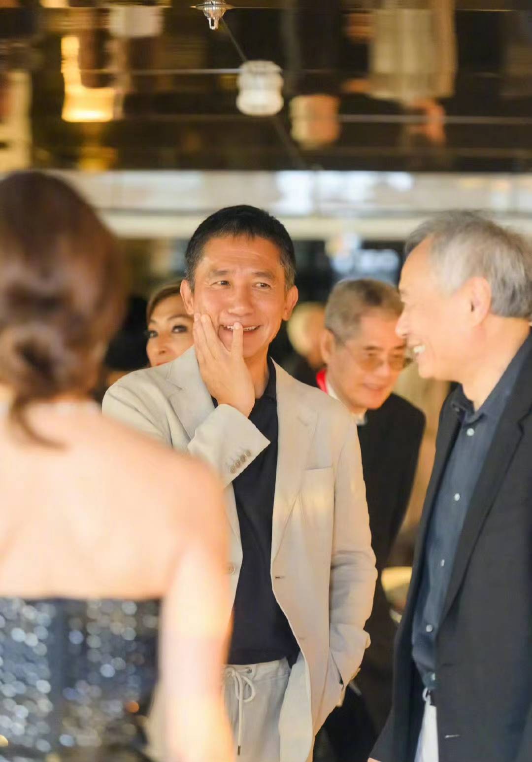 为什么给梁朝伟颁发威尼斯终身成就奖的不是王家卫而是李安_电影节