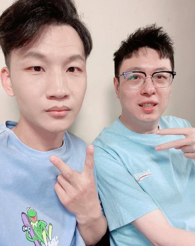 德云社刘筱亭晒与岳云鹏师父合照引起关注_郭德纲_栾云平_辈分