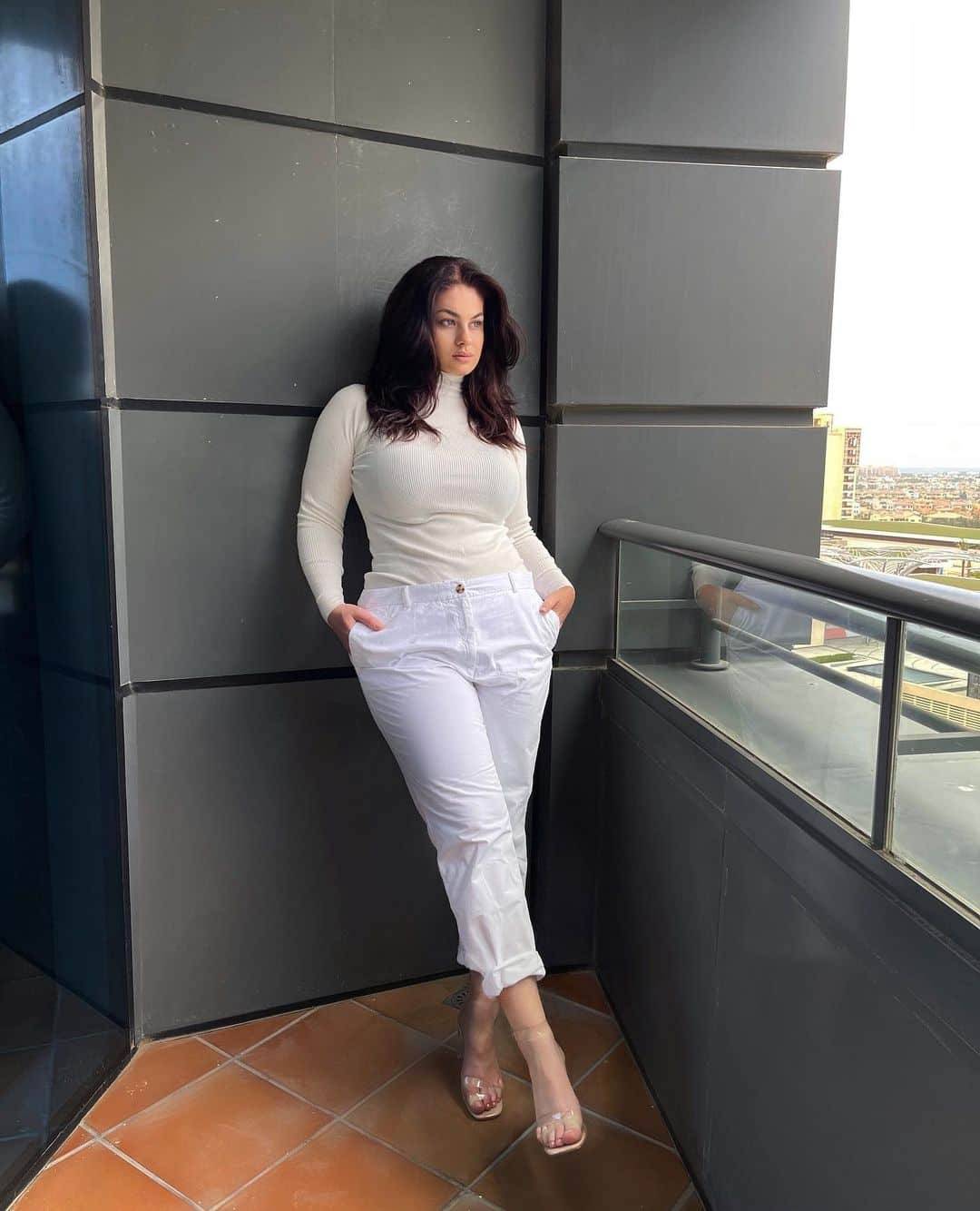 拥有时尚的气质,时尚女的魅力 大码模特时尚的身材让人难以忘怀_汉娜