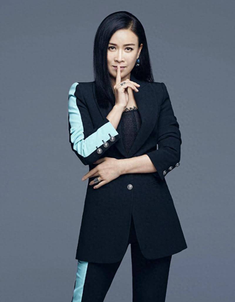 那英躲在国外不敢回来,疑卖豪宅要出去定居,她已经付出了代价!