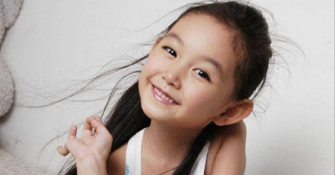 蒋依依以童星身份出道.她一岁的时候就已经拍过广告了.